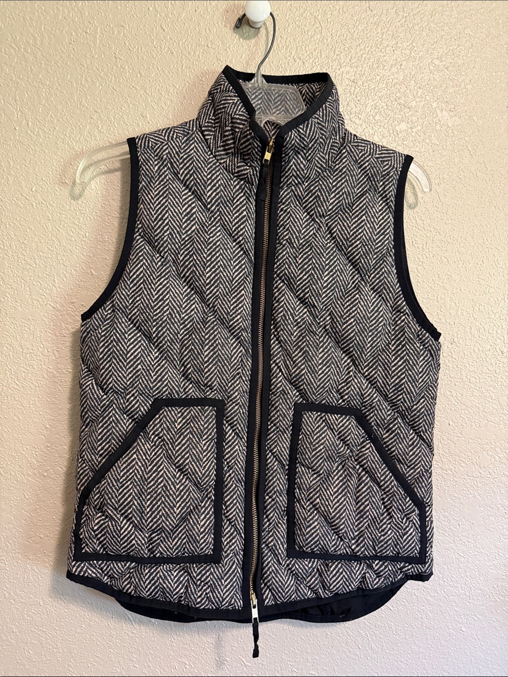 J. Crew Black & White Quilted Herringbone iìVest